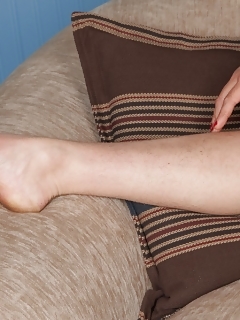 Adrienne Young Girls With Hairy Legs