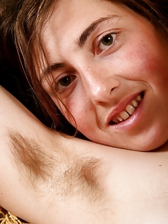Marlee Hairy Women Thumbs