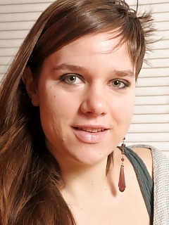 Bonny Exposed Hairy Nerd Pussy